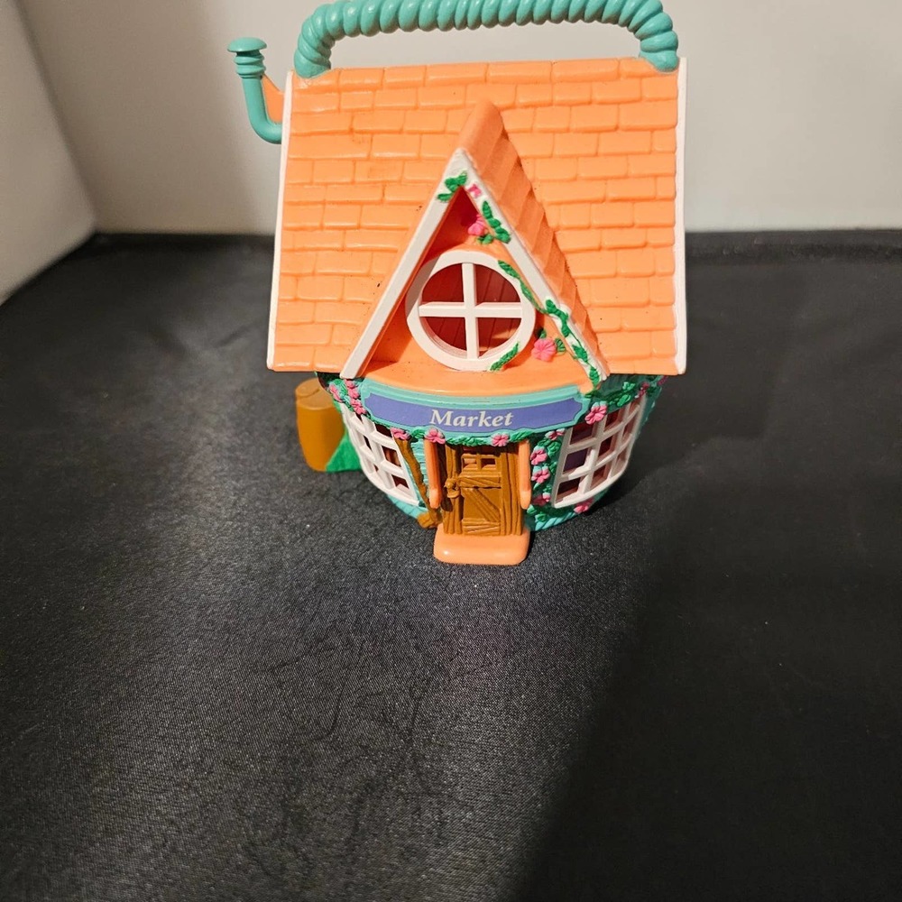 Teeny Weeny Families Vivid Imaginations Browns Mini Market Playset 1995 Figures